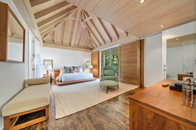 Luxury Villa Photo #17