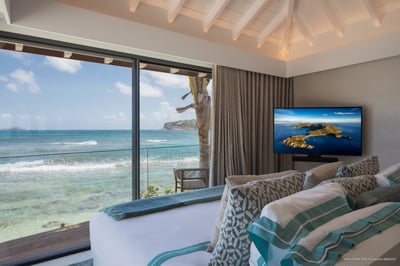 Bedroom 1: Facing the view. King size bed, air conditioning, HD-TV, Dish Network and DVD player, tel
