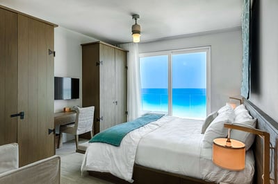 Luxury Villa Photo #6