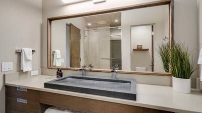 King ensuite on lower level