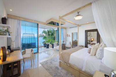 Luxury Villa Photo #40