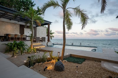 Luxury Villa Photo #4