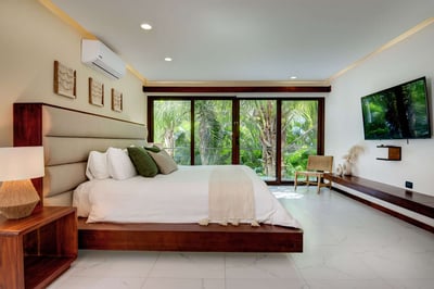 Luxury Villa Photo #23