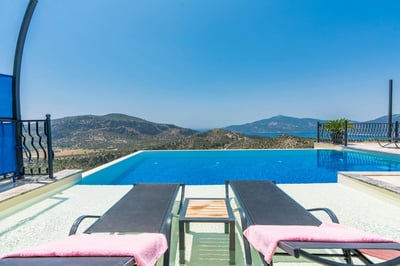 Luxury Villa Photo #4
