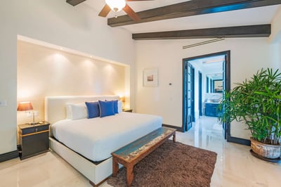 Luxury Villa Photo #14