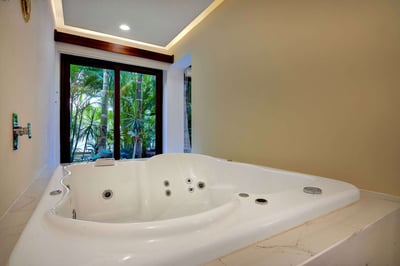 Luxury Villa Photo #29