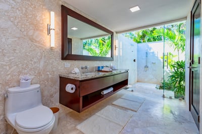 Luxury Villa Photo #37