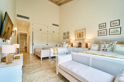 Luxury Villa Photo #35