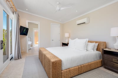 Luxury Villa Photo #6