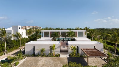 Luxury Villa Photo #3