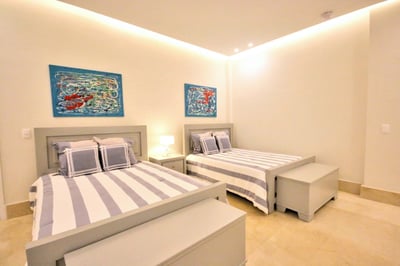 Luxury Villa Photo #24