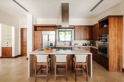 Your dedicated housekeeper will take care of you throughout the day. Preparing breakfast, cutting fr