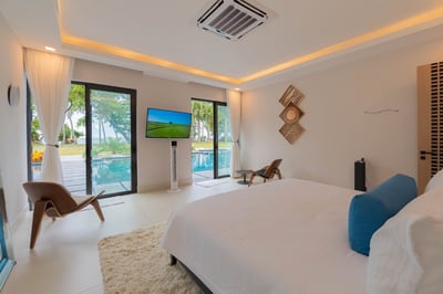 Luxury Villa Photo #28