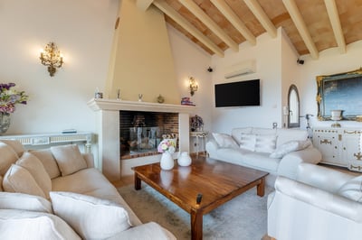 Luxury Villa Photo #9