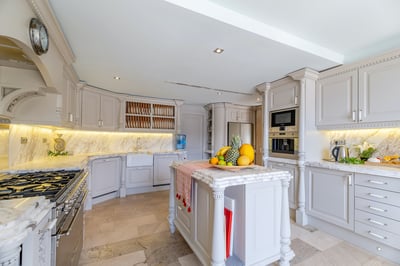 Luxury Villa Photo #23