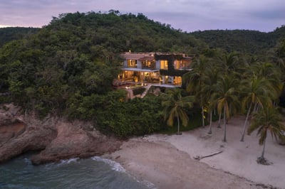 Luxury Villa Photo #6