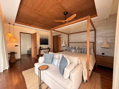 Luxury Villa Photo #30