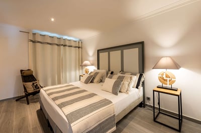 Luxury Villa Photo #19
