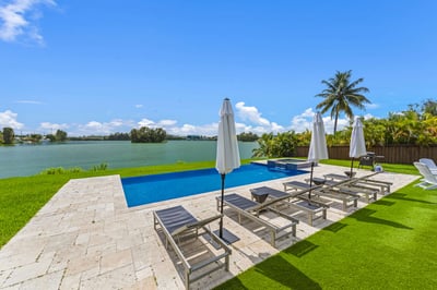 Luxury Villa Photo #9