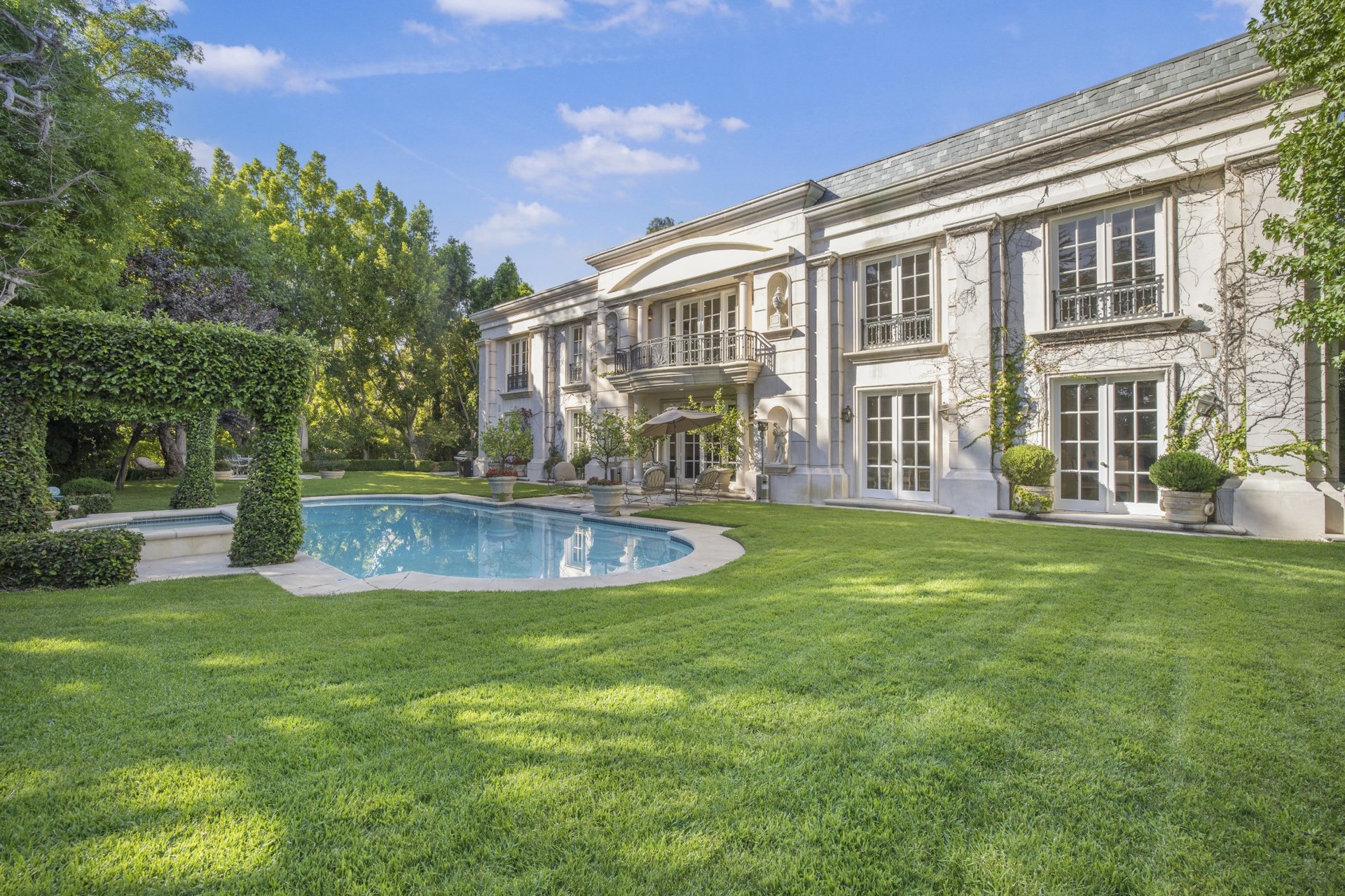Wendover Mansion - 1