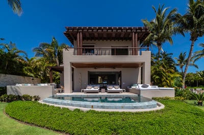 Luxury Villa Photo #3