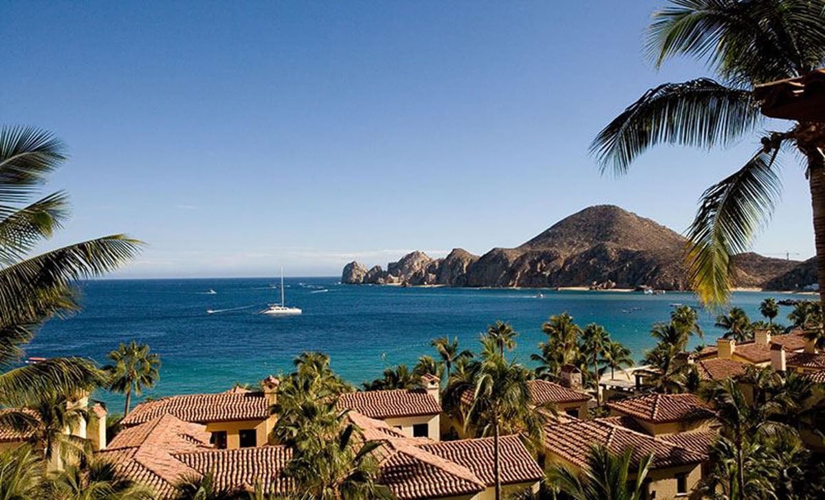 With a spectacular view of the Sea of Cortez and Land
