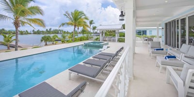 Luxury Villa Photo #4