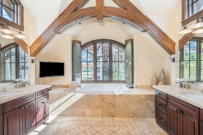 Luxury Villa Photo #17