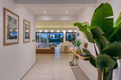 Luxury Villa Photo #26