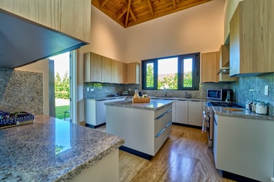 Luxury Villa Photo #12