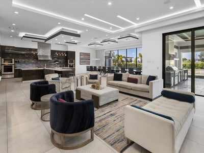 Luxury Villa Photo #22