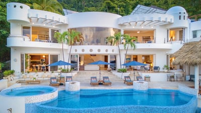Luxury Villa Photo #6