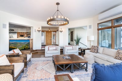 Luxury Villa Photo #3