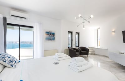 Luxury Villa Photo #16