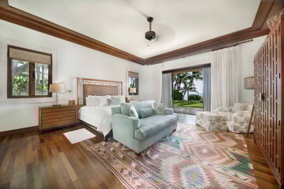 Luxury Villa Photo #18