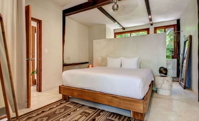 Luxury Villa Photo #17