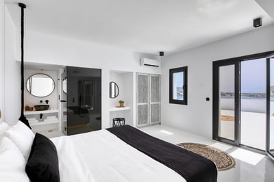Luxury Villa Photo #18