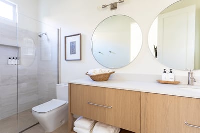 Full bathroom with every main home bedroom! Perfect for couples!