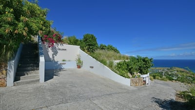 Luxury Villa Photo #3