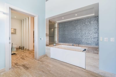 Luxury Villa Photo #38
