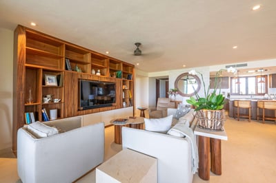 Luxury Villa Photo #6