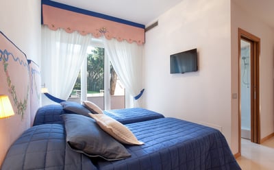 Luxury Villa Photo #23