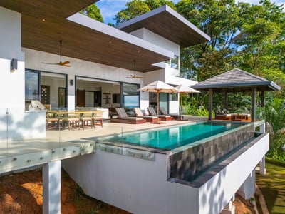 Luxury Villa Photo #6