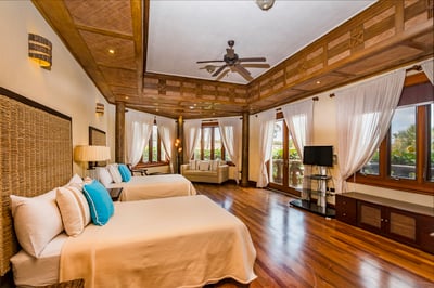 Luxury Villa Photo #38