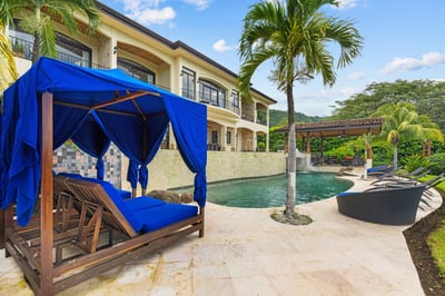 Luxury Villa Photo #7