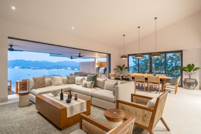 Luxury Villa Photo #16