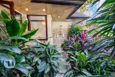 Luxury Villa Photo #23