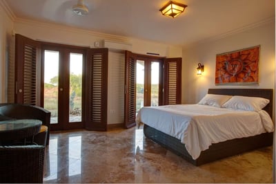 Luxury Villa Photo #18