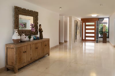 Luxury Villa Photo #14