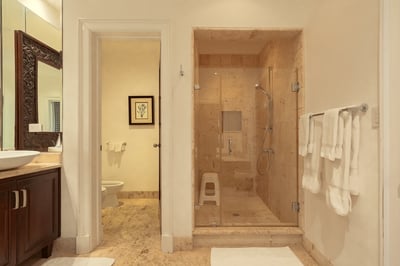 Luxury Villa Photo #32